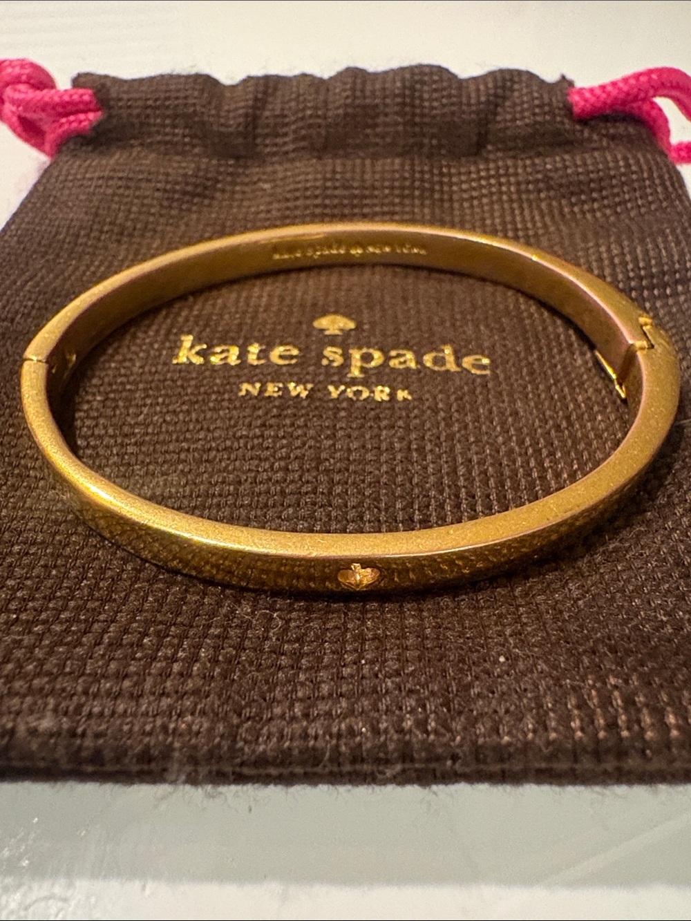 Kate Spade New York Gold Tone Slim Hinged Bangle Bracelet Logo Engraved Chic ♠️